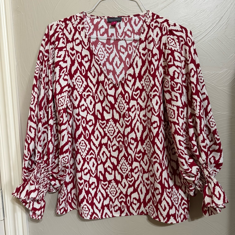 VINCE CAMUTO Red and White Ikat-Print Blouse w/ Smocked Ruffled Sleeves